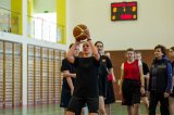 Galeria fotografii - Doświadczenie czy młodość? Turniej Piłki Koszykowej i Siatkowej z udziałem uczniów liceum i absolwentów szkoły.